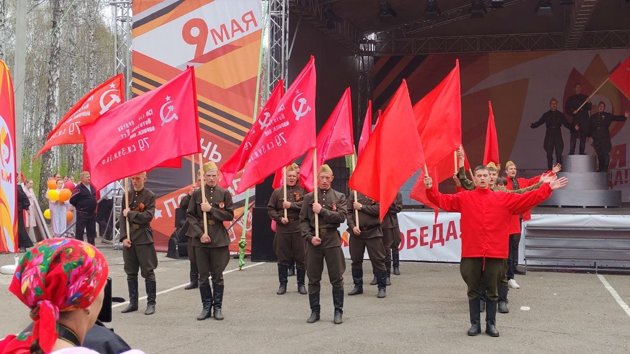 Учащиеся Центра Образования «Альянс» участвуют в большом празднике Победы.