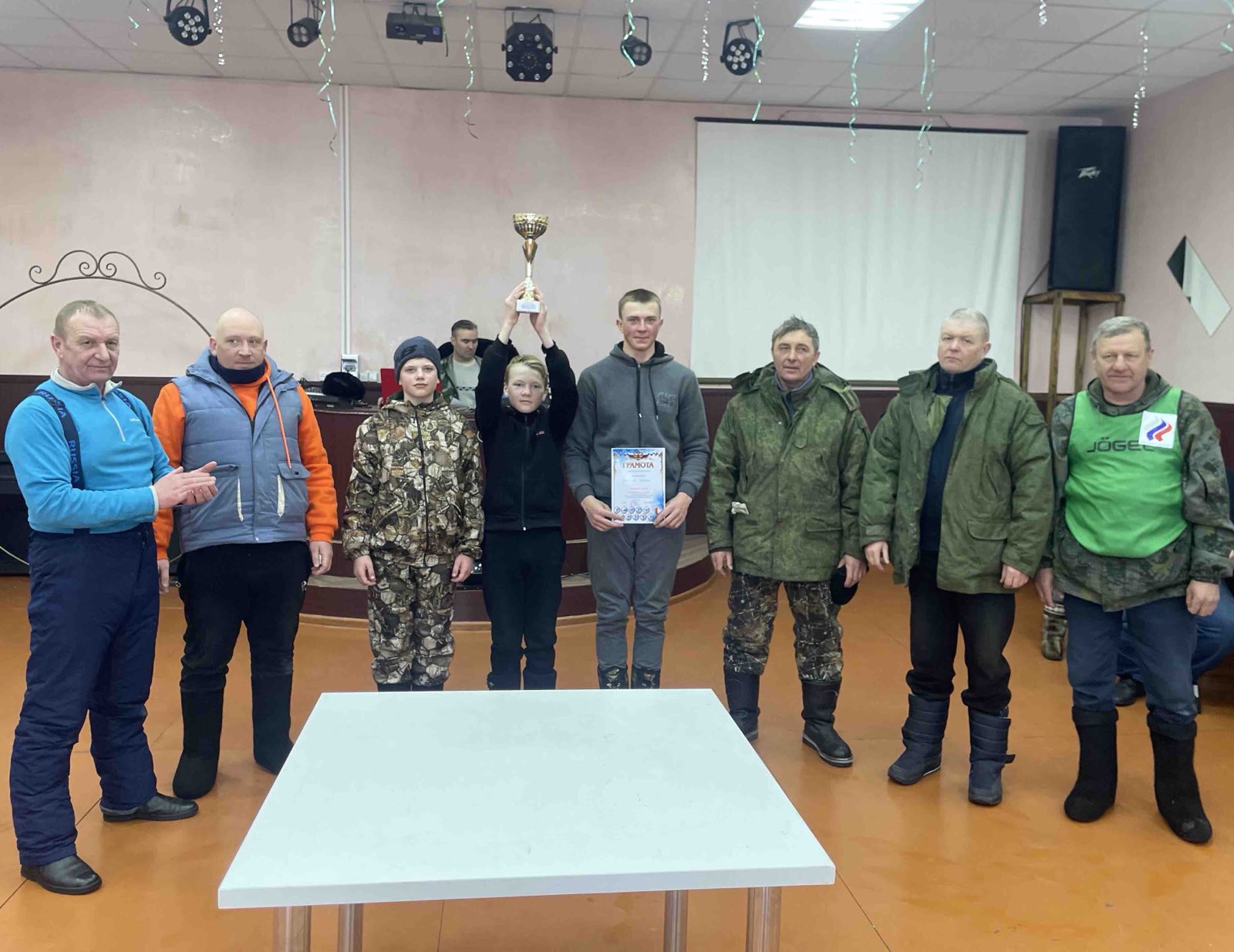 Турнир по хоккею в валенках.