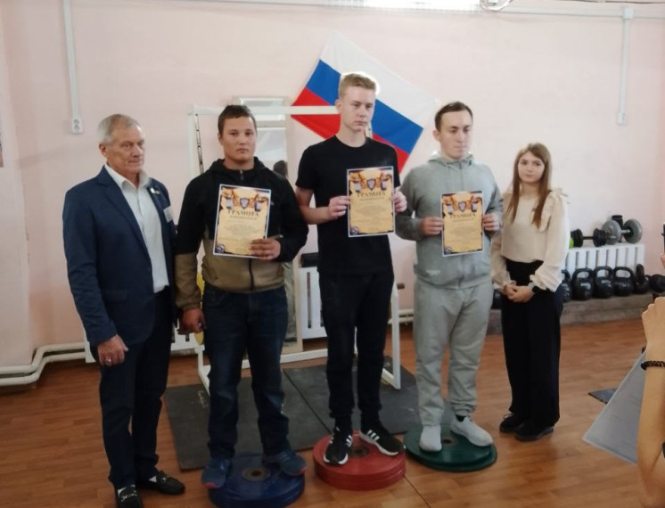 Открытое первенство ДЮСШ Куйтунского района по классическому жиму лежа.